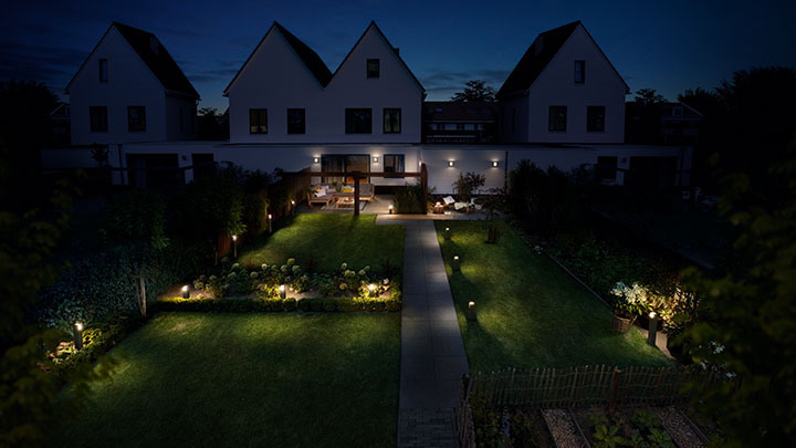 Čarobno vzdušje na vrtu in terasi s Philipsovo zunanjo razsvetljavo